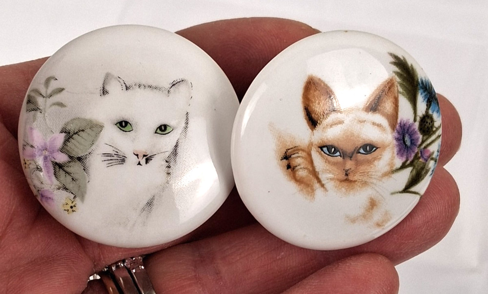 2 VTG White Porcelain Round Drawer Knobs Pulls-Hand Painted?  Pretty Cat Artwork