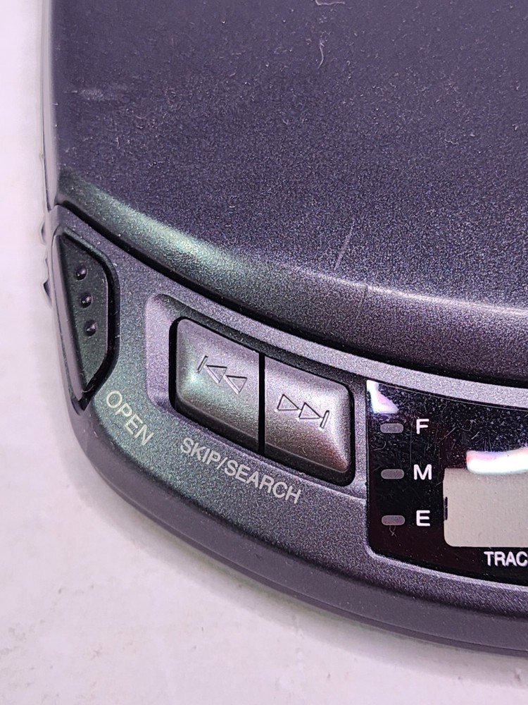 AIWA XP-520 COMPACT CD Portable Disc Player E.A.S.S - Read Ad