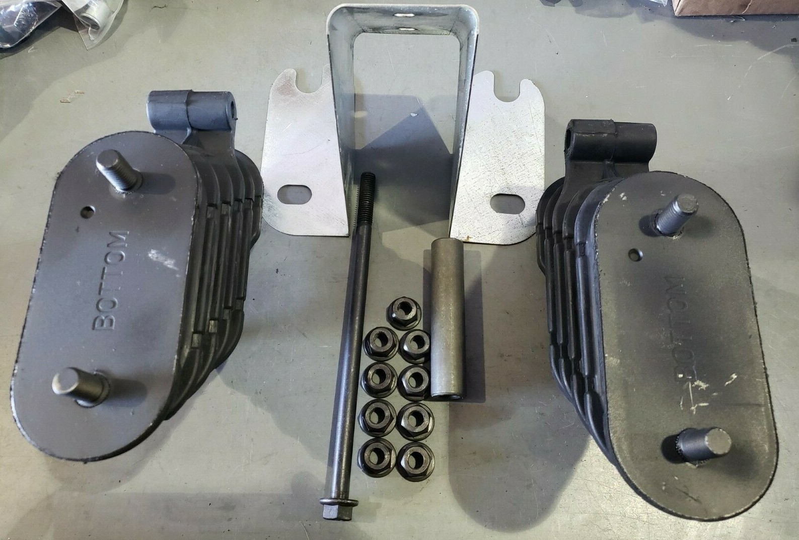 One Pair Hendrickson Haulmaax 460 Bolster Springs Wear Plate 64179-048 64179-037