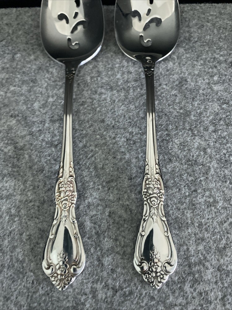 2 Oneida Distinction KENNETT SQUARE Stainless HH Pierced Serving Spoons Flatware