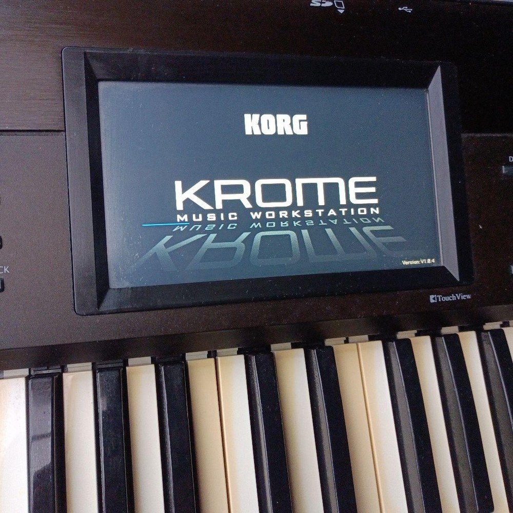 KORG KROME 61 Keys Synthesizer Used