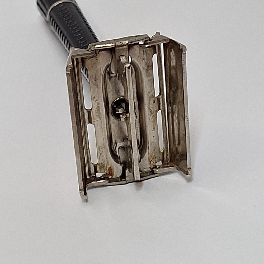 Vintage SCHICK Krona Black Tip Double Edge Safety Razor