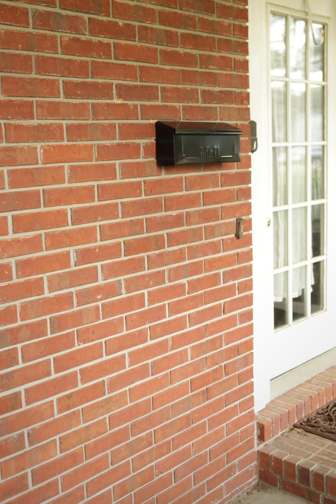 Townhouse Galvanized Steel Wall-Mount Mailbox Black Small