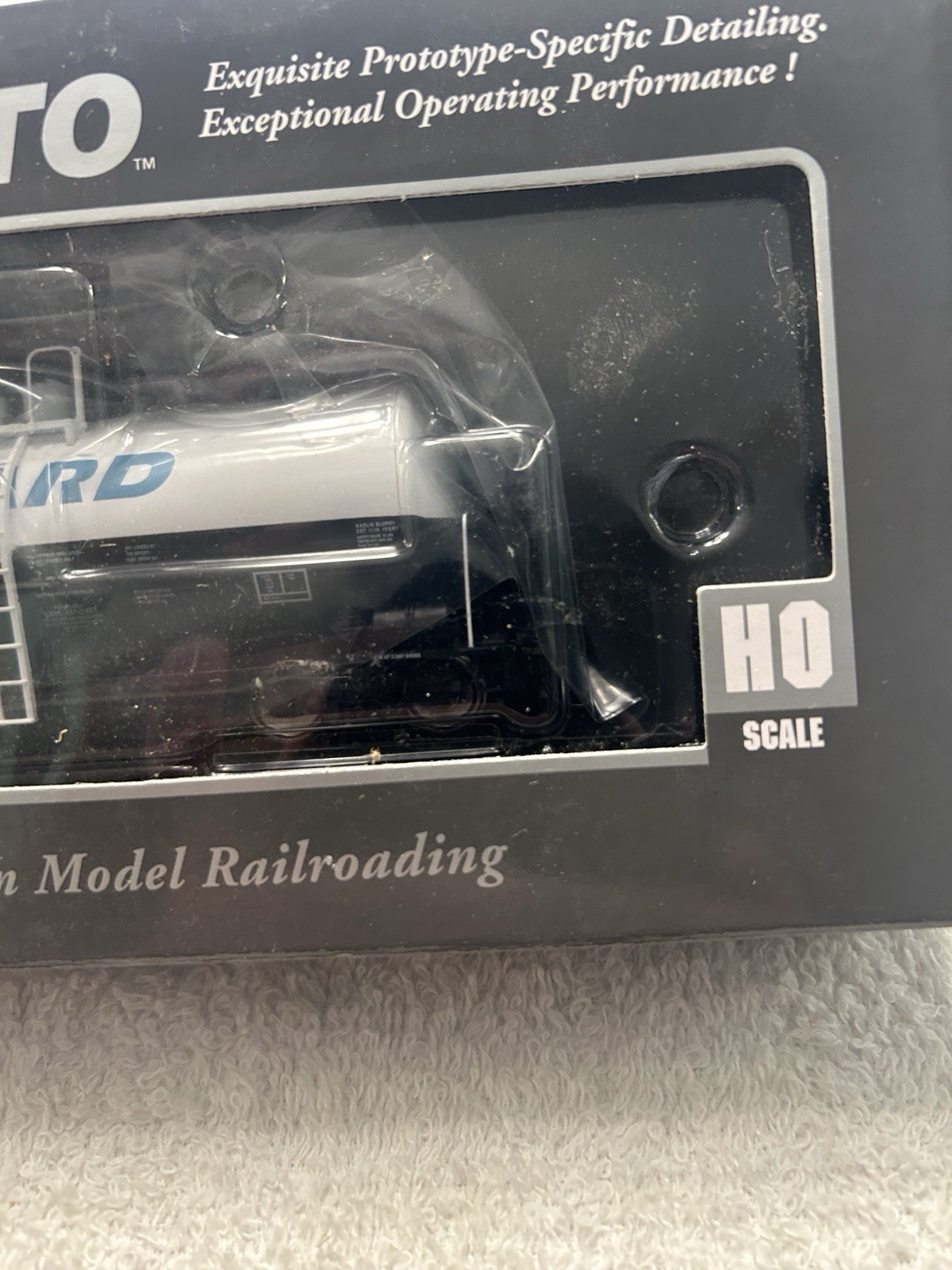 Walters Proto 40’UTLX 16,000 Gallon Funnel Flow Tank Car Engelhard #24587 HO