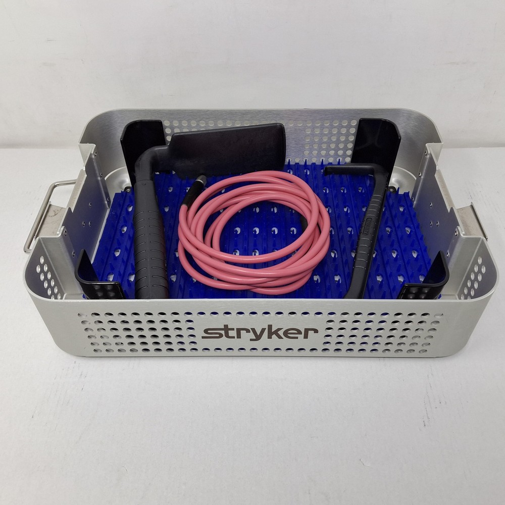 Stryker Eikon LT Illuminated Retractor System