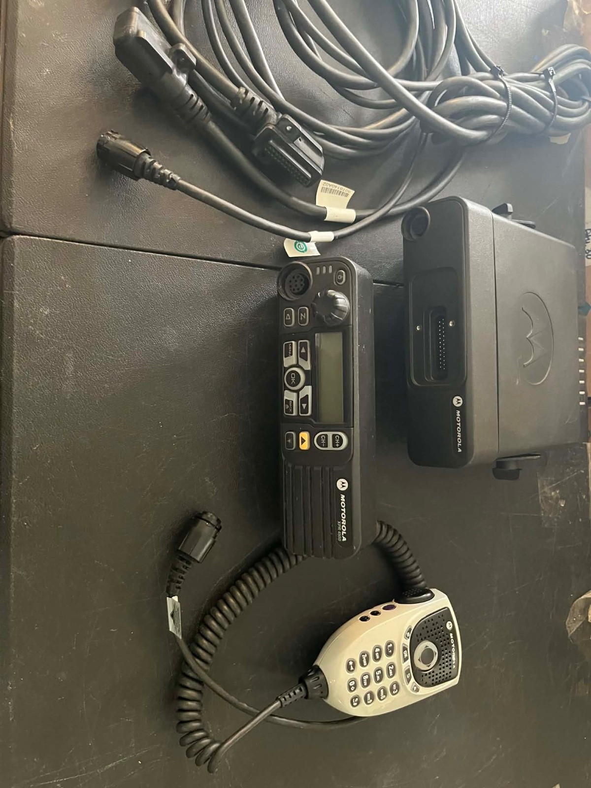 Motorola XPR 4550 VHF Mobile Radio Remote Head + Brick OEM Cables