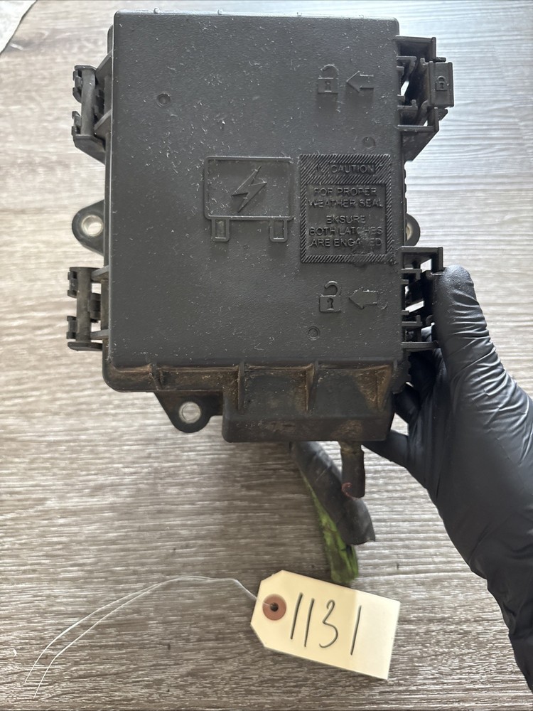 VOLVO VNL FUSE BOX 3659254