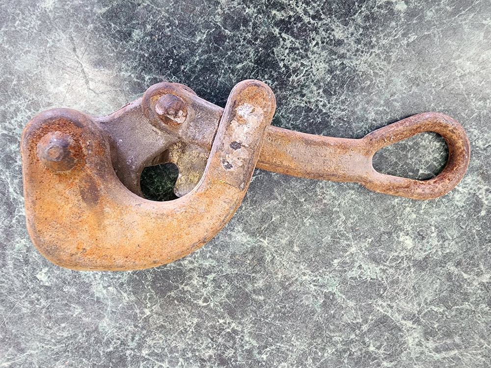 Klein Tools Haven's Grip with Swing Latch - (1604-20L)