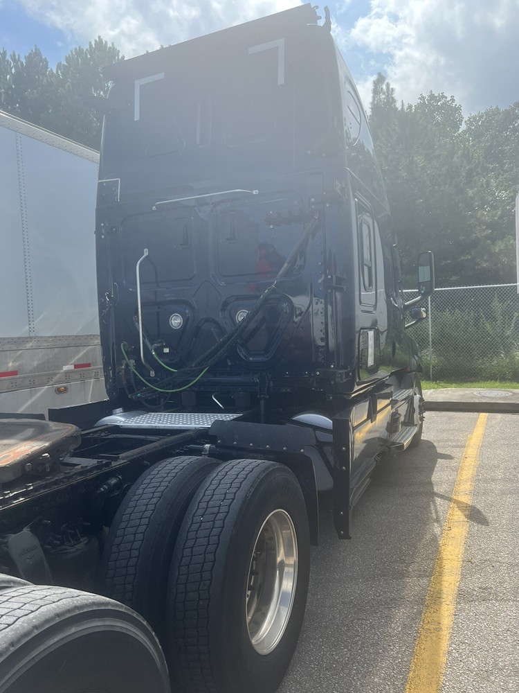 FREIGHTLINER CASCADIA 126 SLEEPER REFRIGERATOR