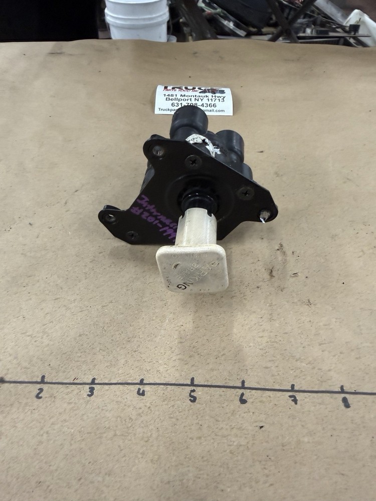 OEM BENDIX AIR BRAKE VALVE 4790208 - Used