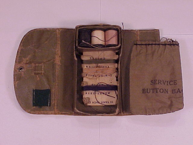 ORIG'L, VERY GOOD & UNIQUE Box-Type GI's "Soldier's Housewife" Sewing Kit