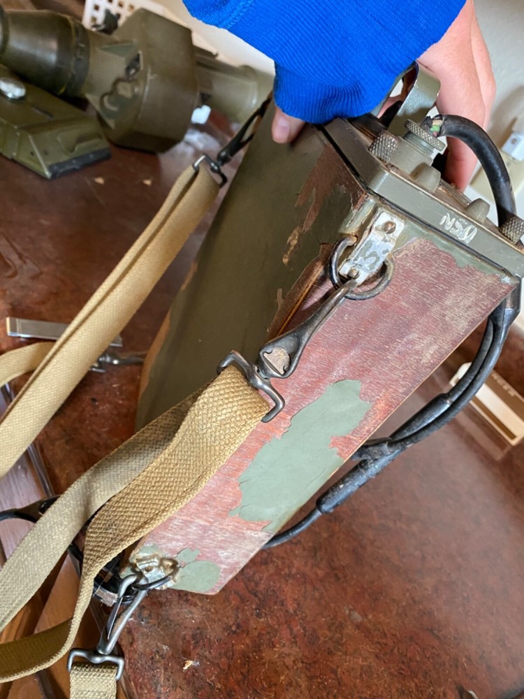 RARE ORIGINAL WWII NAVY USMC MARINE MODEL DAV-2 FIELD RADIO & CARRY STRAPS