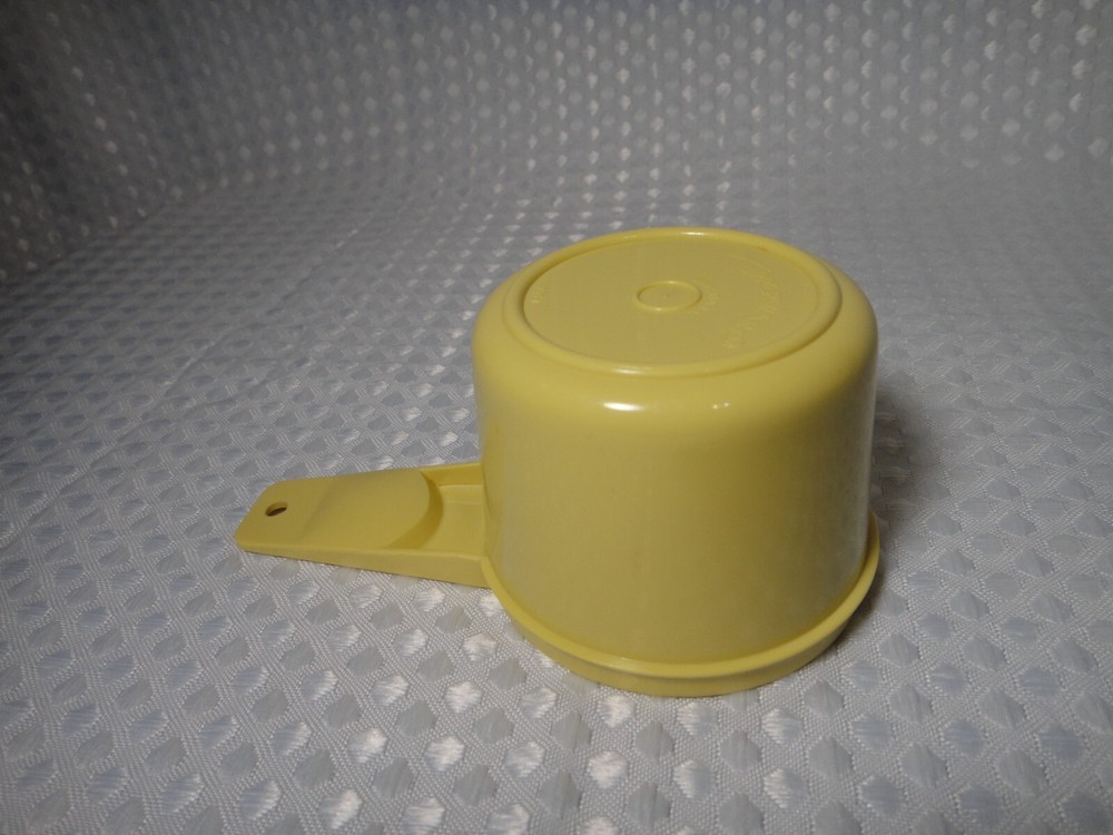Tupperware Measuring 2/3 Cup Replacement Mustard Yellow #763 Kitchen Gadget