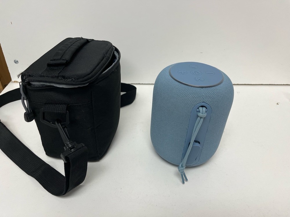 ONN PORTABLE SPEAKER WITH CASE (P08034580)