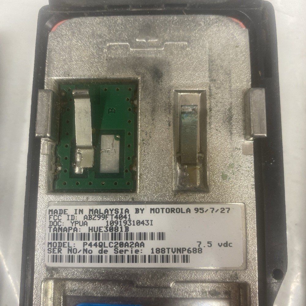 Motorola Model Number Radius P110 UHF Black Read Description