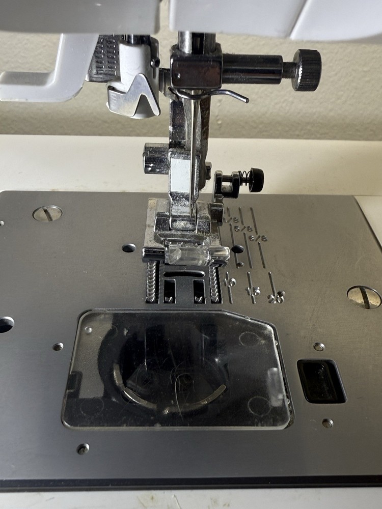 SINGER QUANTUM 9920 Sewing Machine Untested