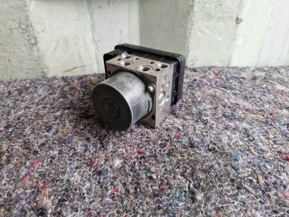 2013-15 KTM 690DUKE R ABS PUMP
