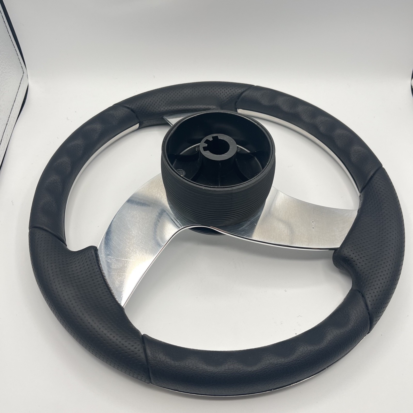 Model M533 Boat Steering Wheel Polished Alum Spoke KEYED HUB Urethane | Sea Ray