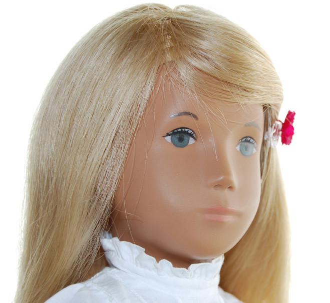 SASHA DOLL RESTRING PROFESSIONAL CLEANING RESTRINGING SPA REPAIR GÖTZ TRENDON