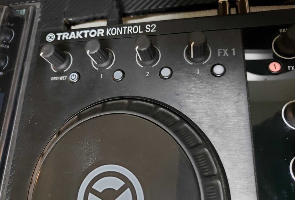 Native Instruments TRAKTOR KONTROL S2 MK1 DJ Controller 2ch