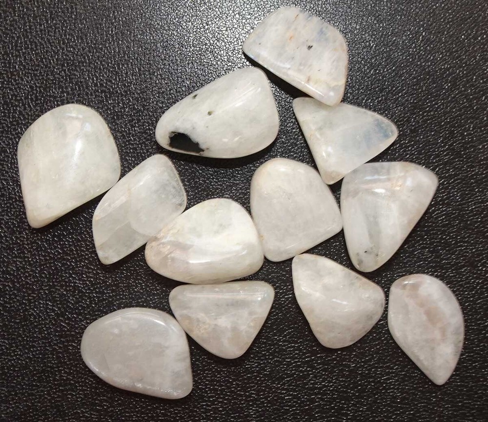 Rainbow Moonstone - 12 Tumbled stones rt663c