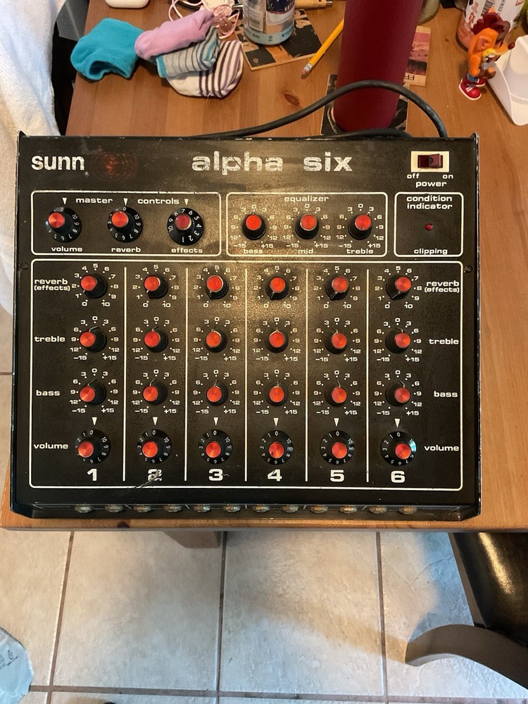 Sunn Alpha Six mixer