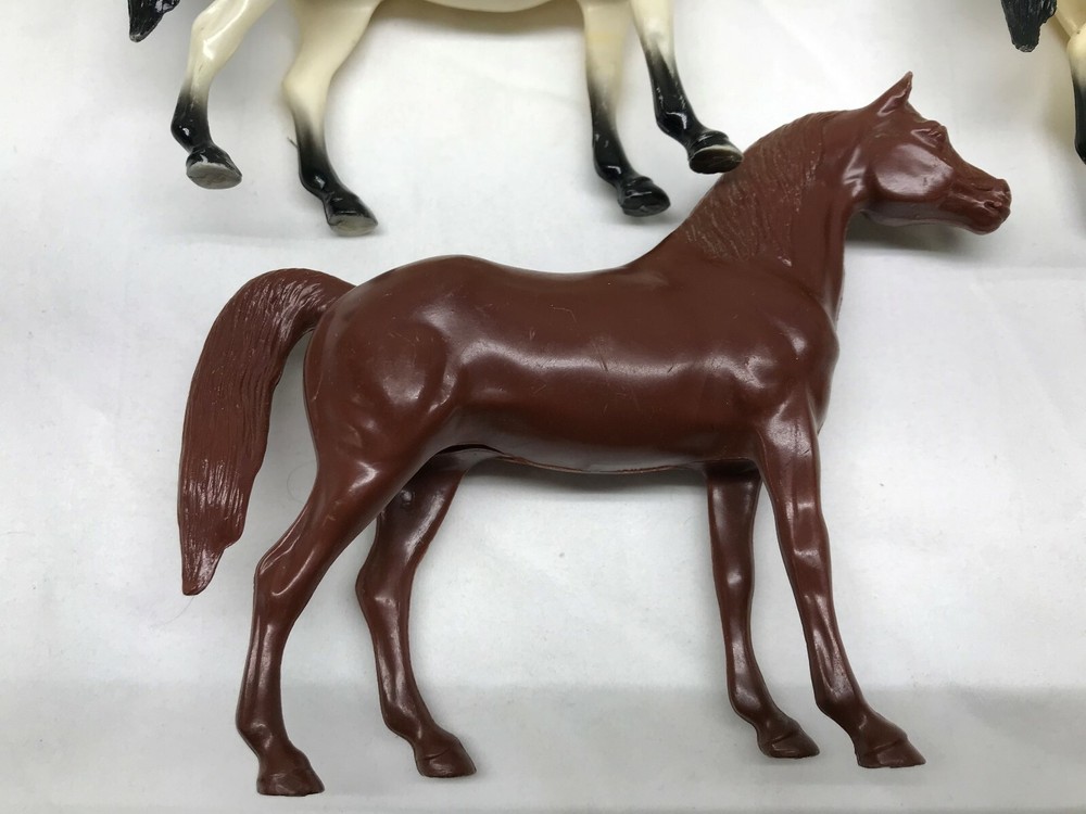 Hartland 5 Arabian Mares 5" all different very nice