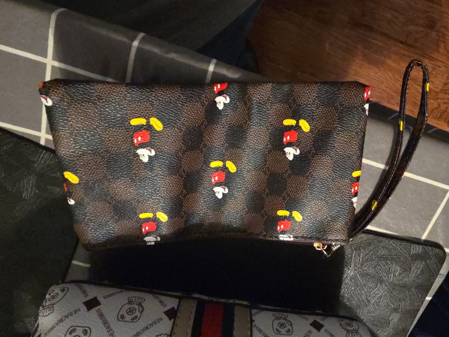 HEBAOMANMAN Mickey Mouse Beige Handbag Disney Top Handle Purse Wallet Beige Red