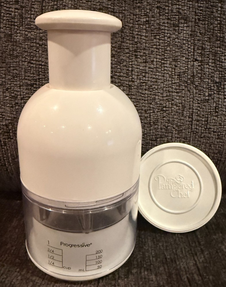 Pampered Chef Push Function Food Chopper - White EUC