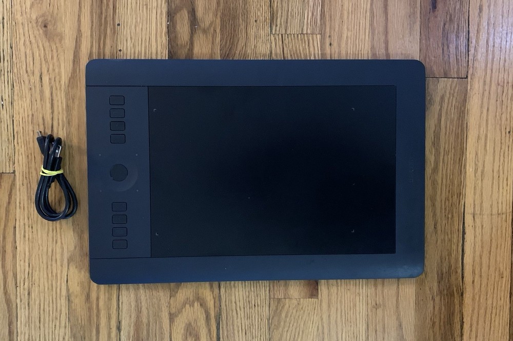Wacom Intuos Pro Medium Pen Tablet PTH651