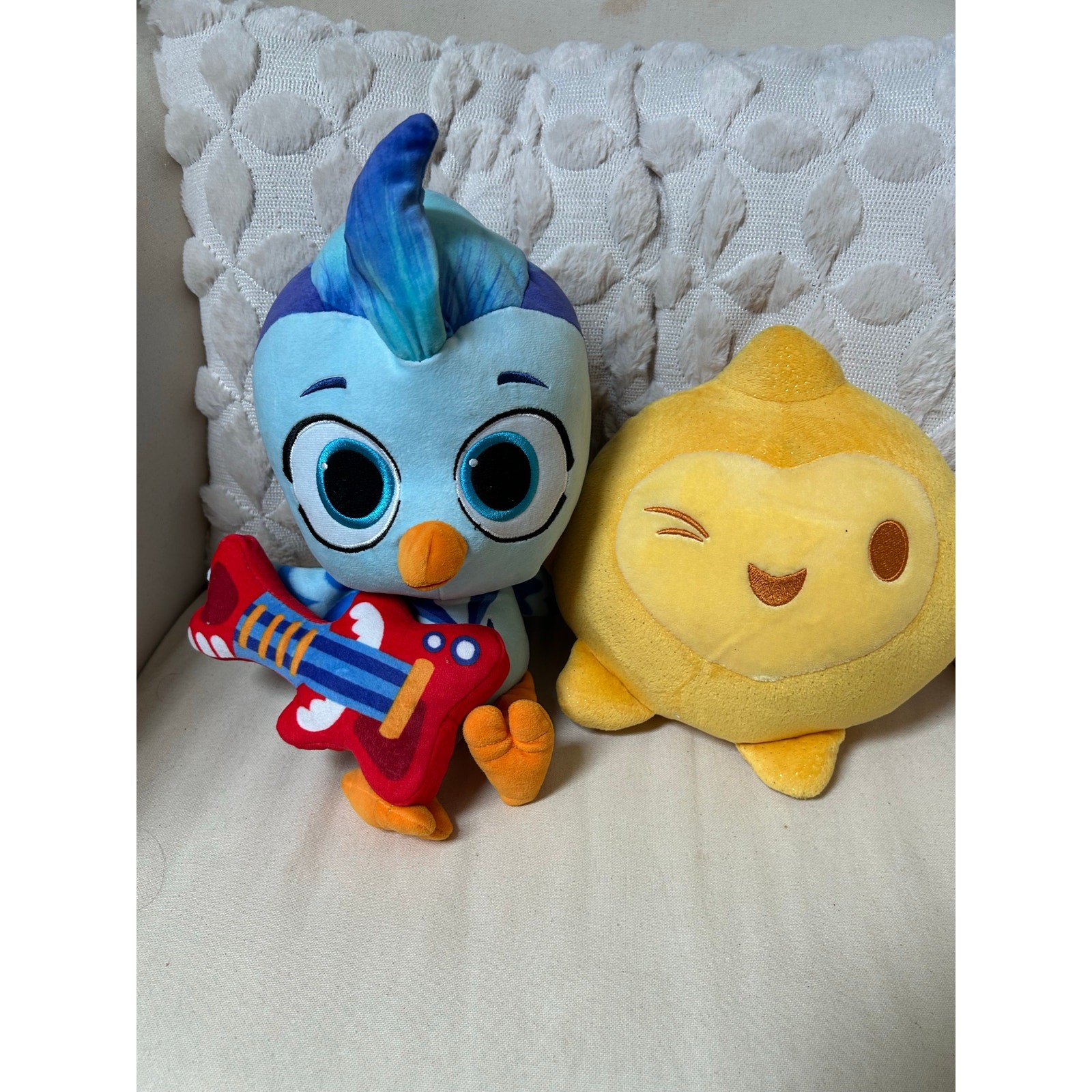 Lot of 2 stuffed plushes