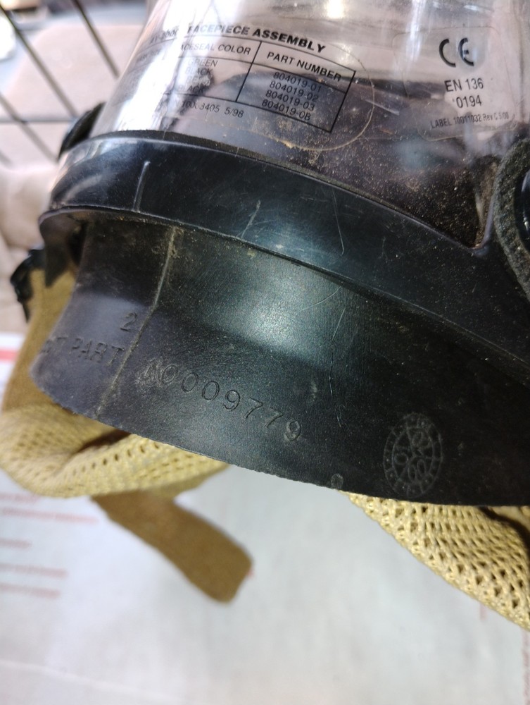 Scott Facepiece Assembly AV-2000 Respirator