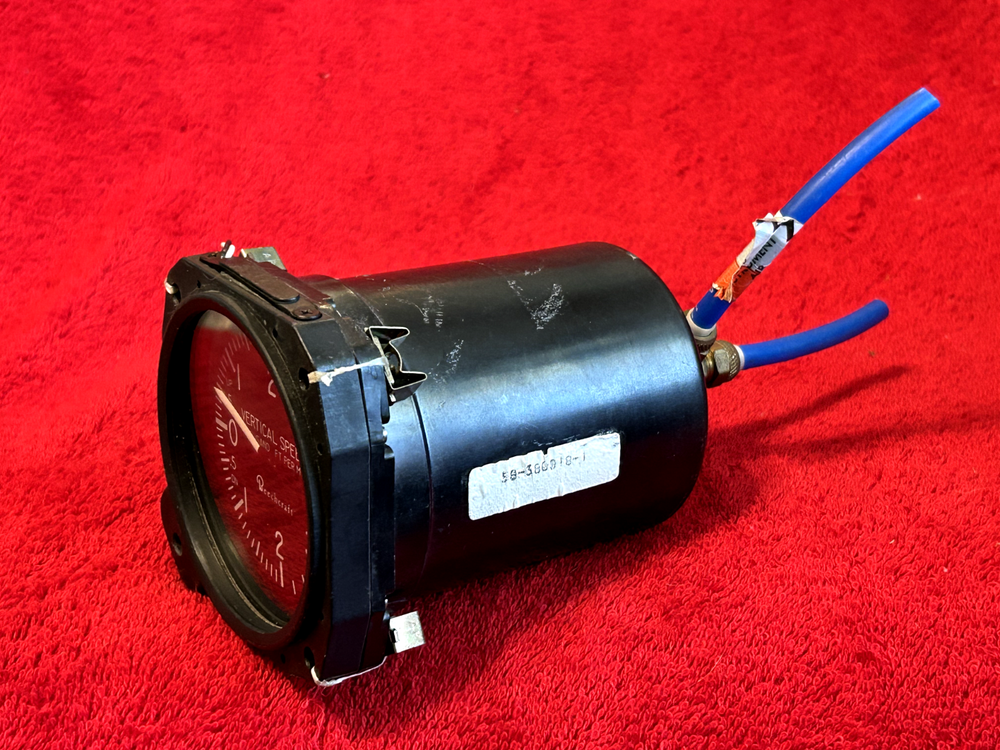 UNITED INSTRUMENTS LIGHTED VERTICAL SPEED INDICATOR P/N 7040-C18 BEECHCRAFT