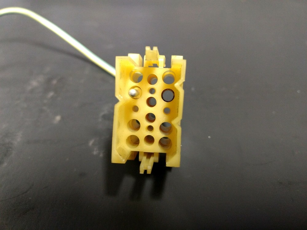 USED Power Connector (No Contacts!)