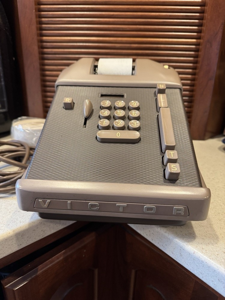 Vintage Victor Adding Machine 1950’s NEEDS INK RIBBON