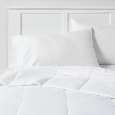 Full/Queen All Season Comforter Insert White - Room Essentials