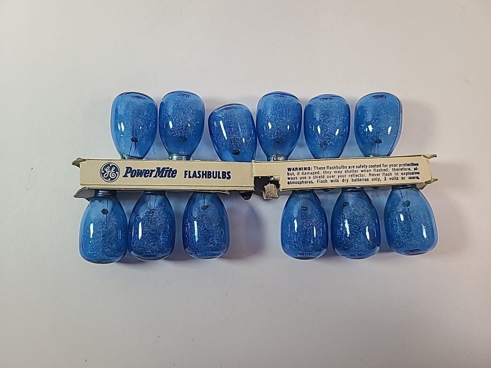 Vintage General Electric PowerMite M2B Flashbulbs