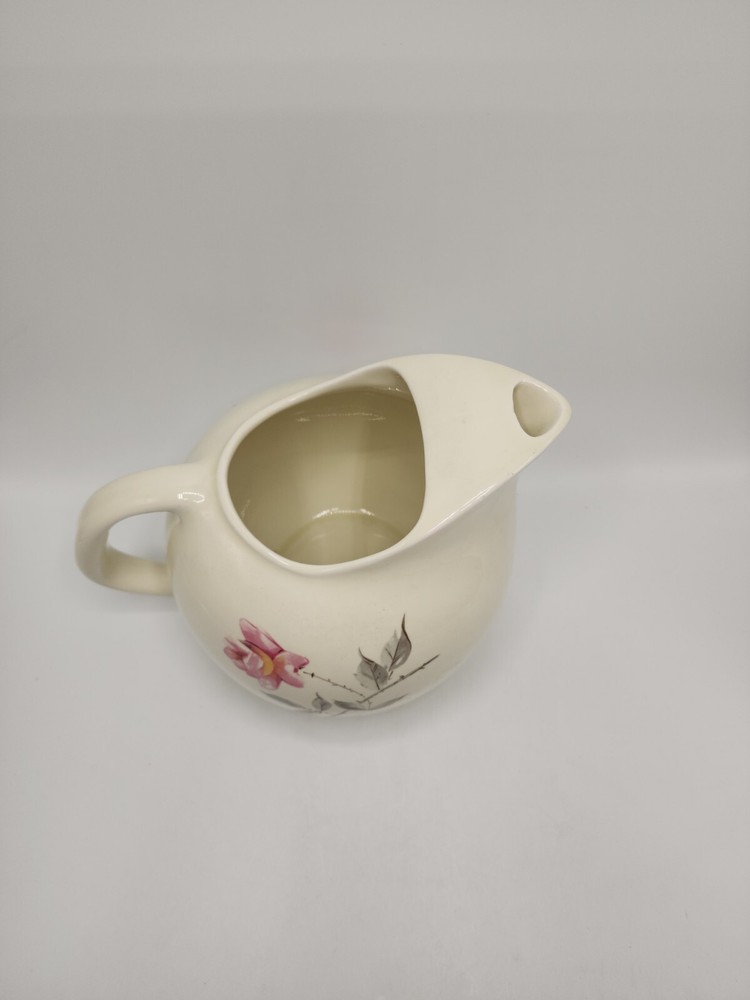 Universal "Rosette" 7 Inch 68 Ounce Ice Lip Pitcher