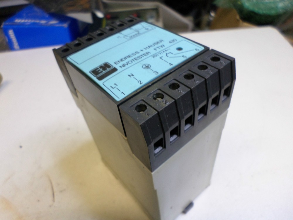 ENDRESS and HAUSER - LEVEL CONTROLLER - FTW 420 - 24V RELAY OUTPUT