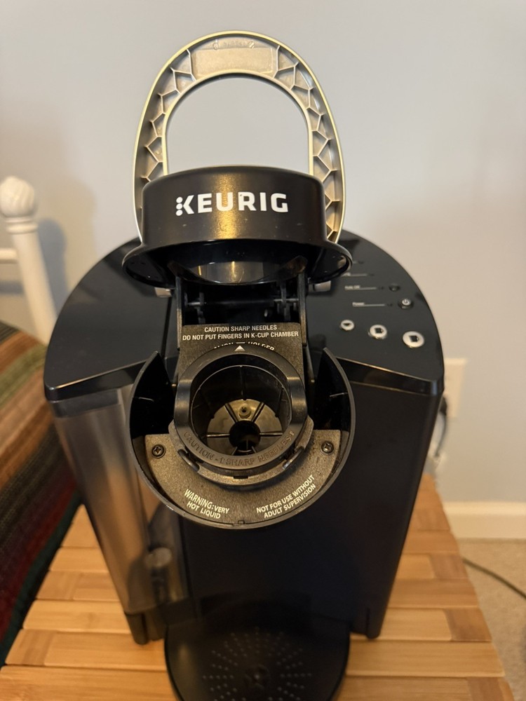 Keurig Single Cup Brewing System Coffee Maker Model K40