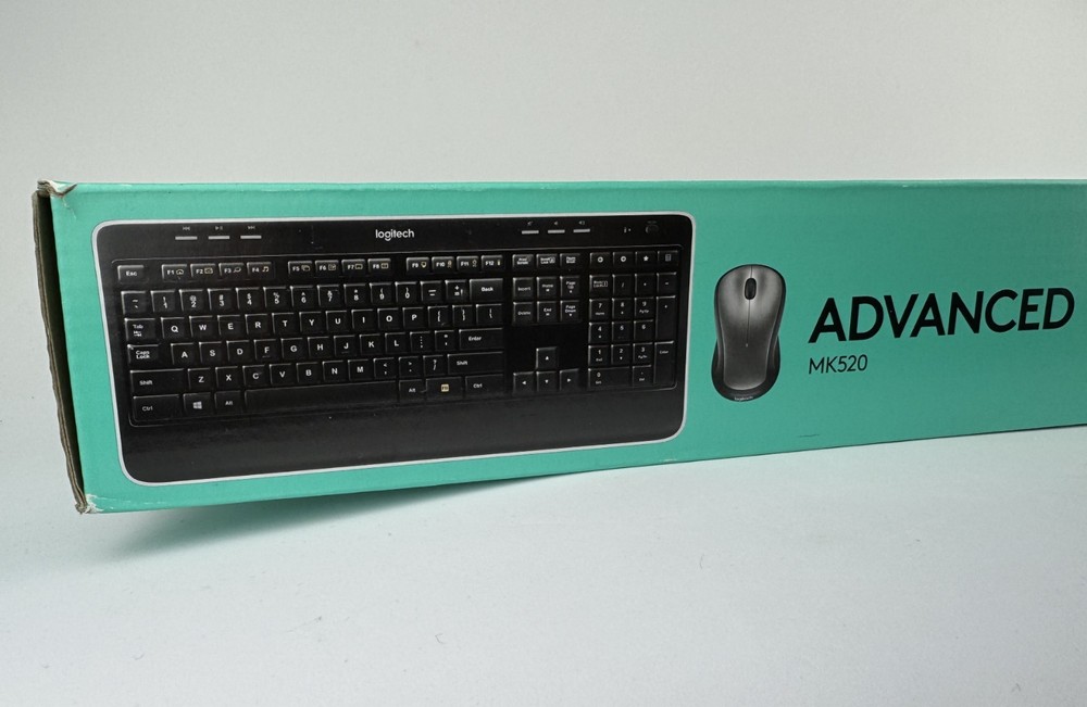 Logitech MK520 Wireless Keyboard & Mouse Combo PC MAC Secure 2.4GHz Connectivity