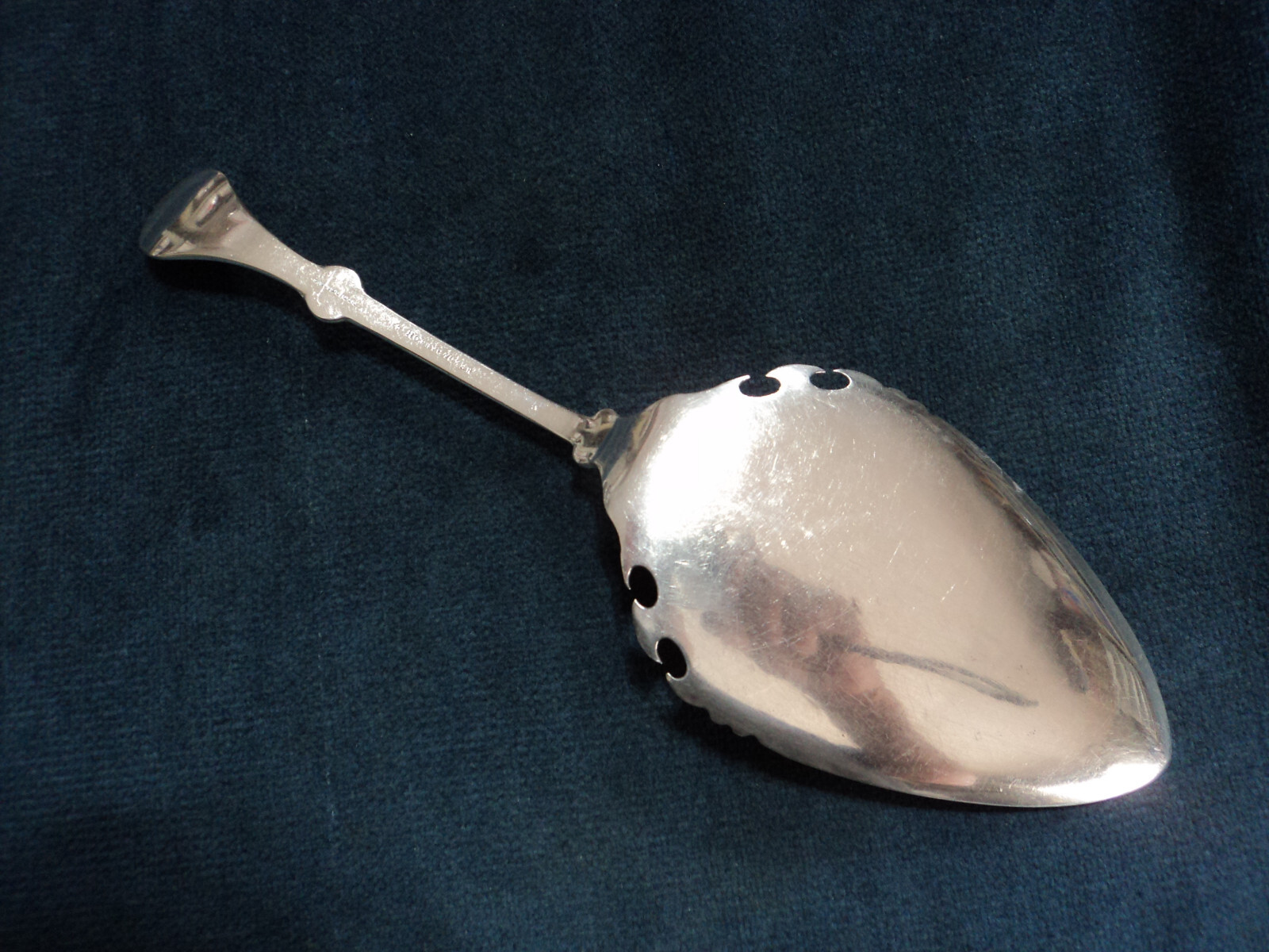 Silverplate Flatware lot of 1 Design Bowl Cake Server Reed Barton Roman 1868