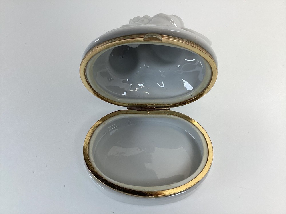 White ceramic shell trinket box