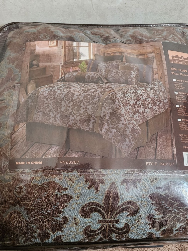 Queen Size Comforter Set Fluer-de-lis H & H Designs