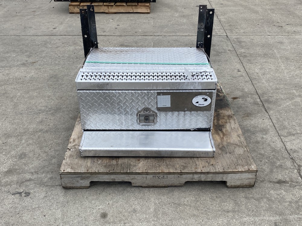 2001 Peterbilt 379 Tool Box (693-10260)