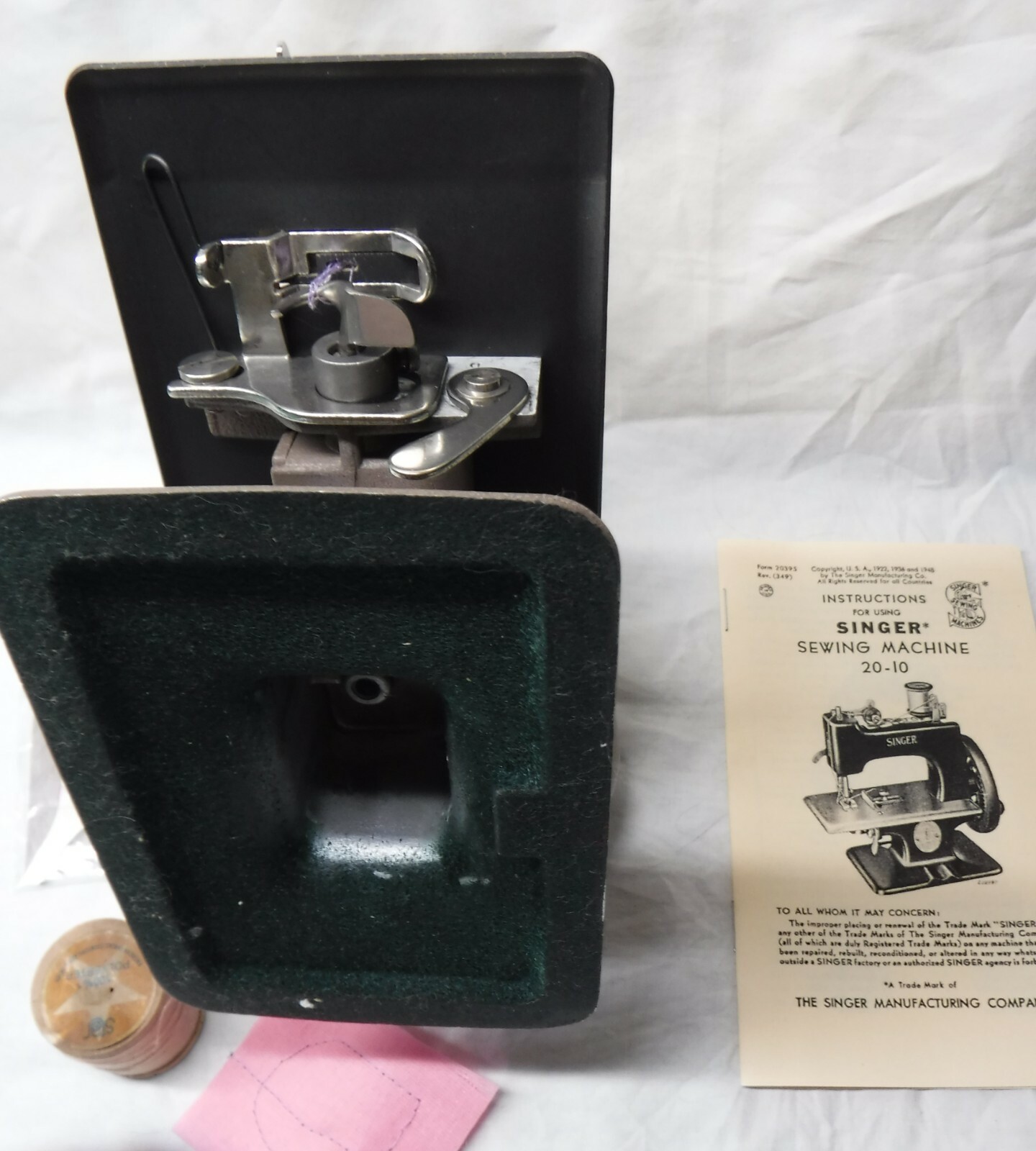 Excellent Little Singer SEWHANDY #20 Vintage 50's   Child's Sewing Machine