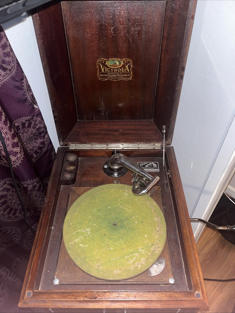 Vicrola Talking Machine VV-X