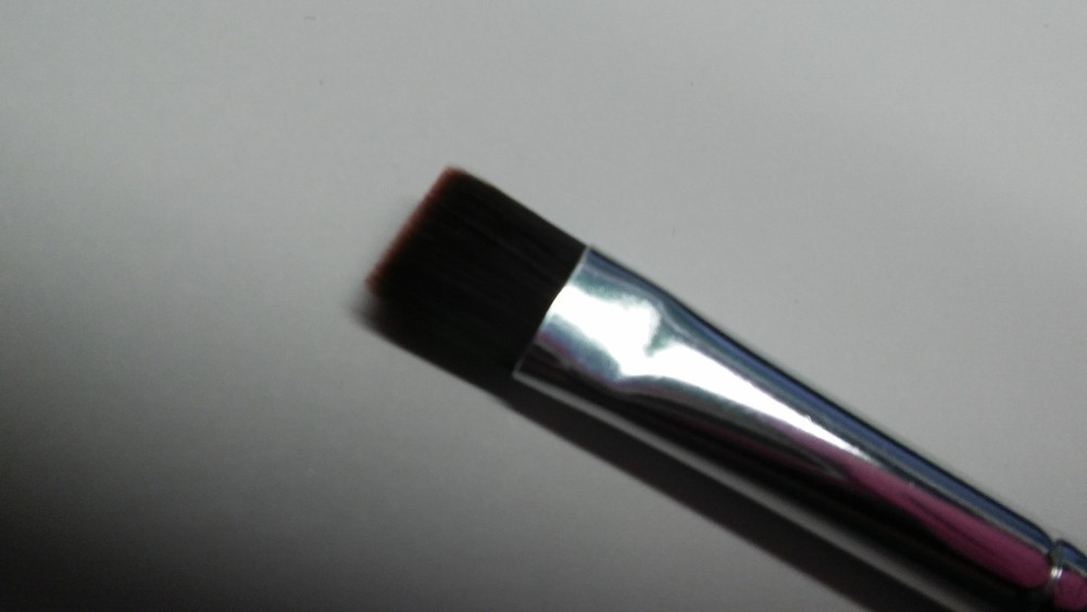 BARE ESCENTUALS  PRECISION EYELINER BRUSH
