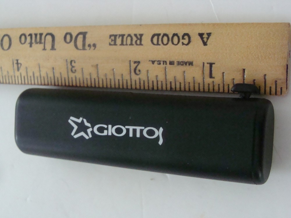 Giottos Black Optical Retracting Brush Cleaning Duster Camera Accessory