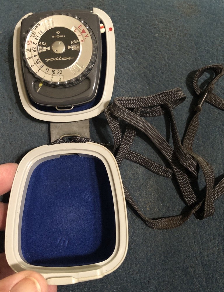 GOSSEN PILOT, ANALOG LIGHT METER IN ORIGINAL HARD CASE